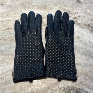 Vera Bradley NWOT S/M Black Leather Zippered Sides Quilted Gloves